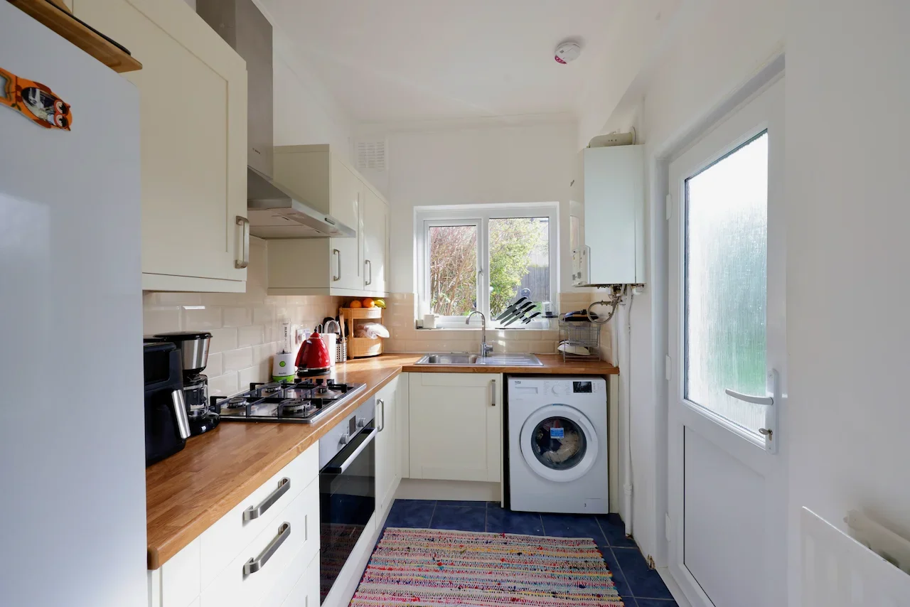 Flat Broadfield Road in Greater London