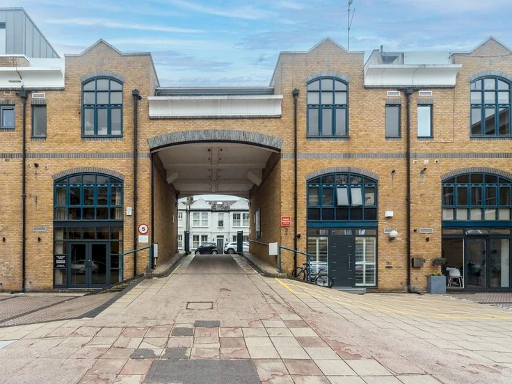 House Deodar Road in Greater London