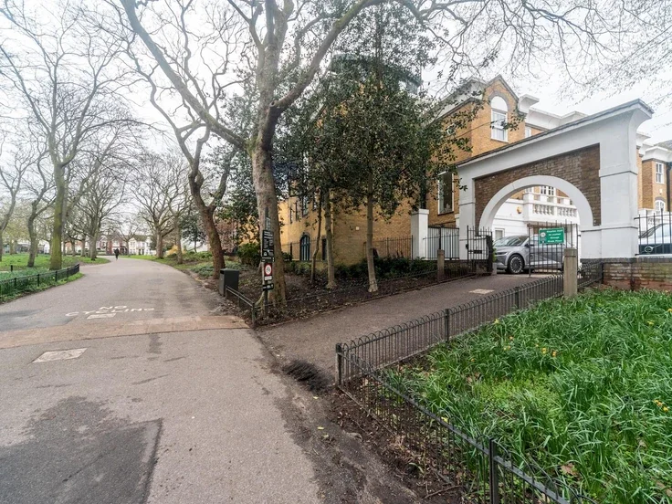 House Deodar Road in Greater London