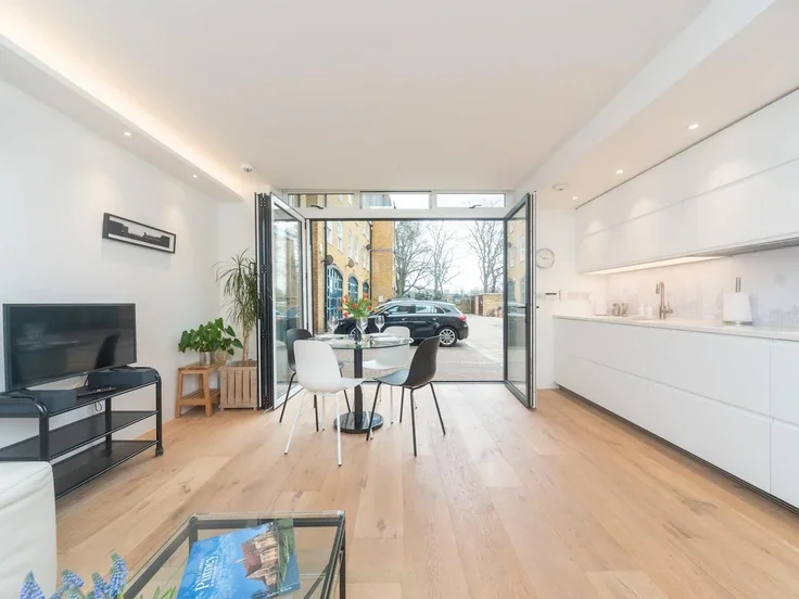 House Deodar Road in Greater London
