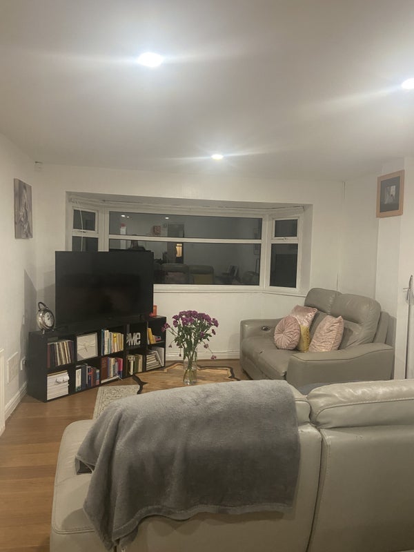 Room Parrs Wood Road in Manchester