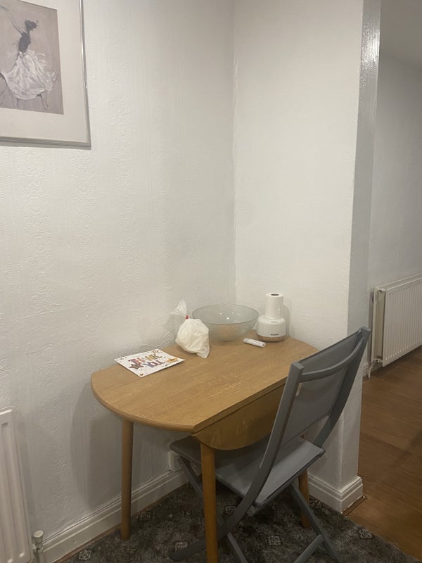Room Parrs Wood Road in Manchester