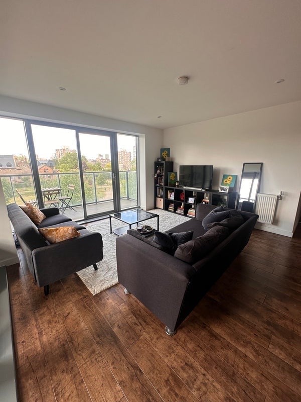 Room Lindfield Street in Greater London