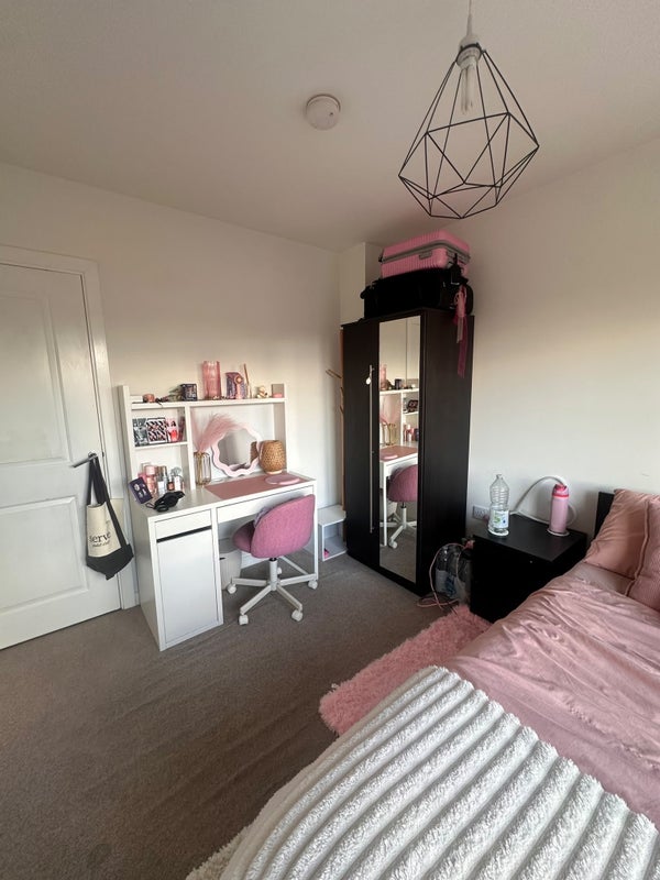 Room Lindfield Street in Greater London