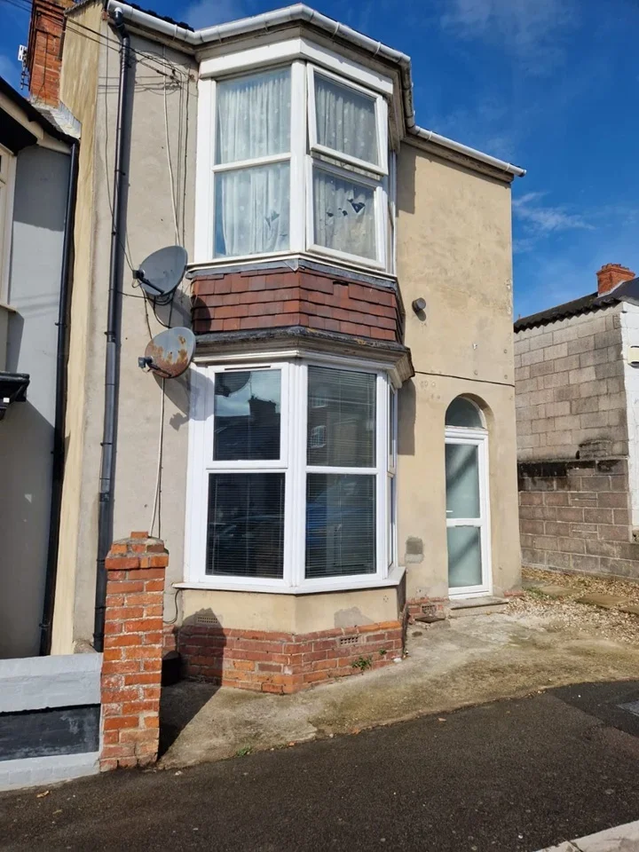 Flat Clearmount Road in Weymouth