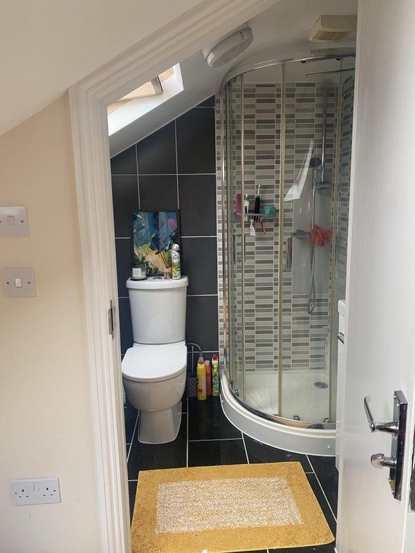 Room Millais Road in Greater London