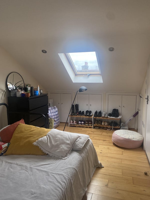 Room Millais Road in Greater London
