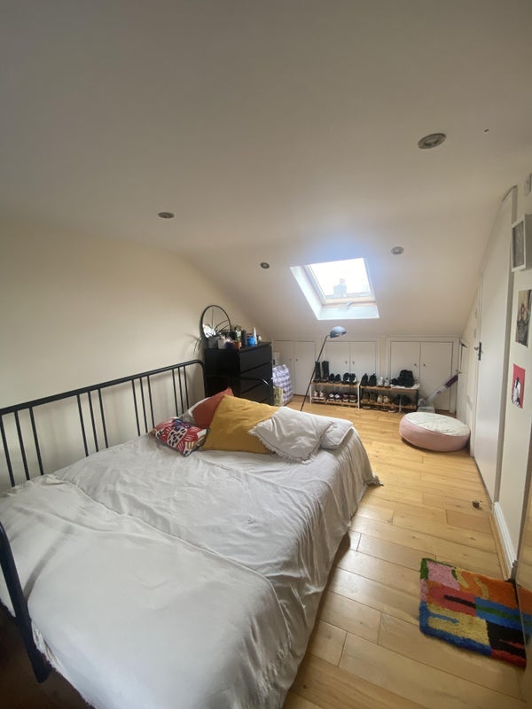 Room Millais Road in Greater London