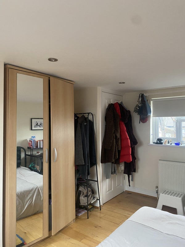 Room Millais Road in Greater London
