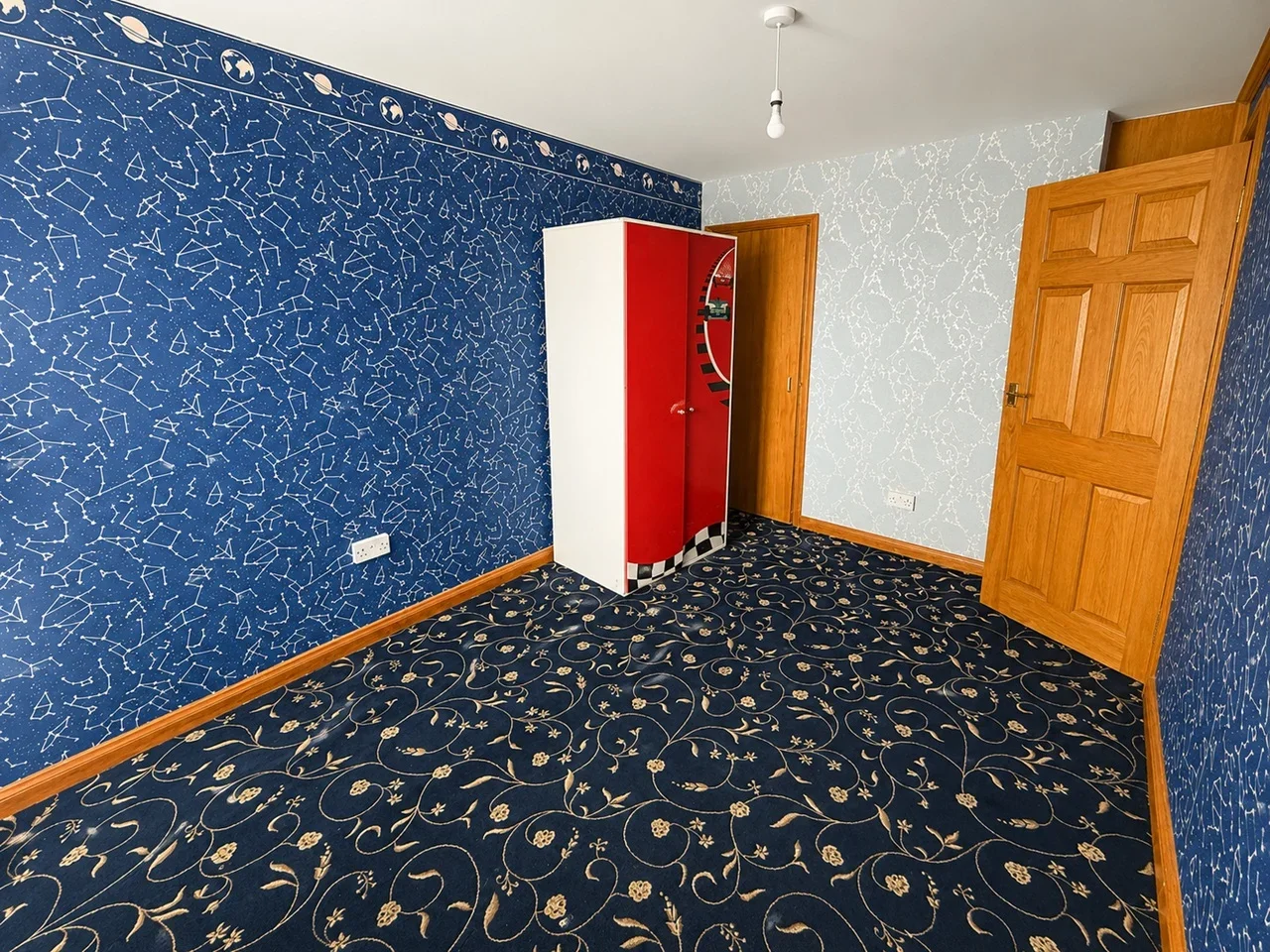 Flat Parkfield Drive in Greater London