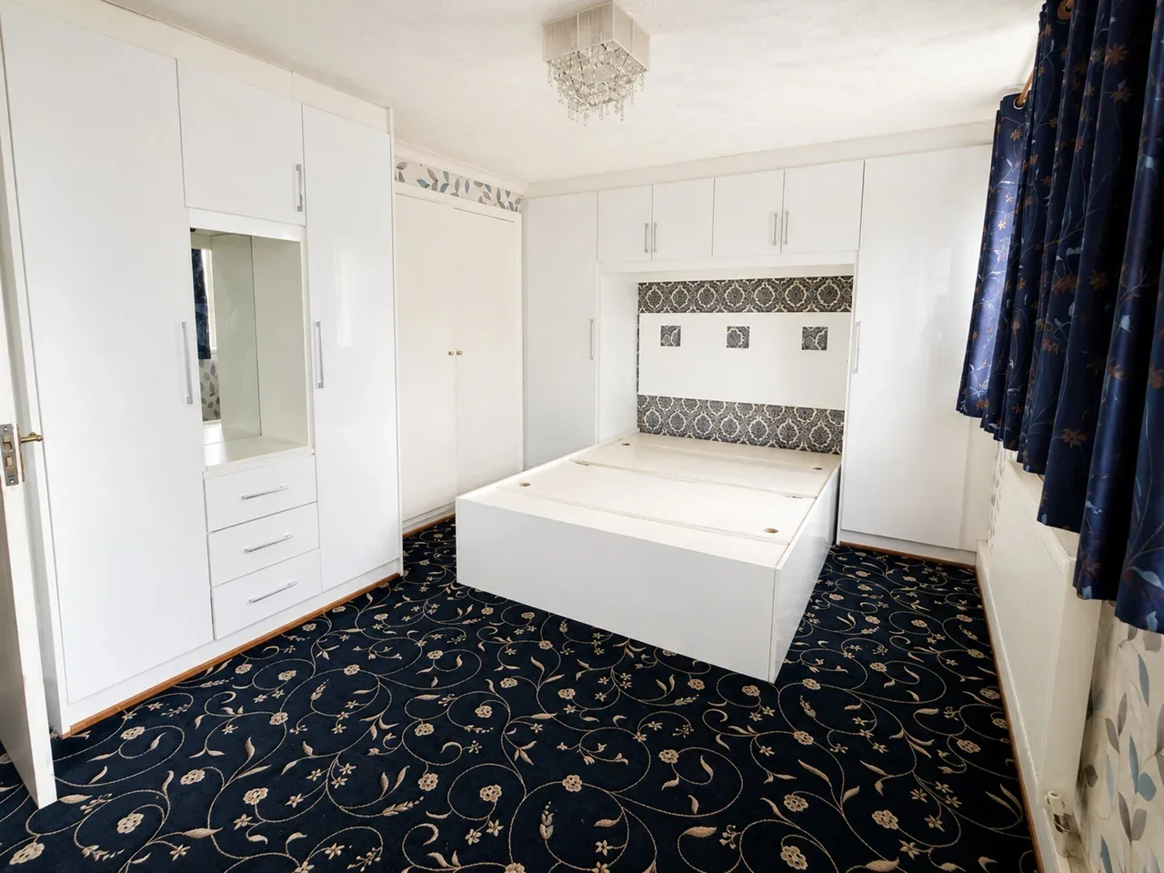 Flat Parkfield Drive in Greater London