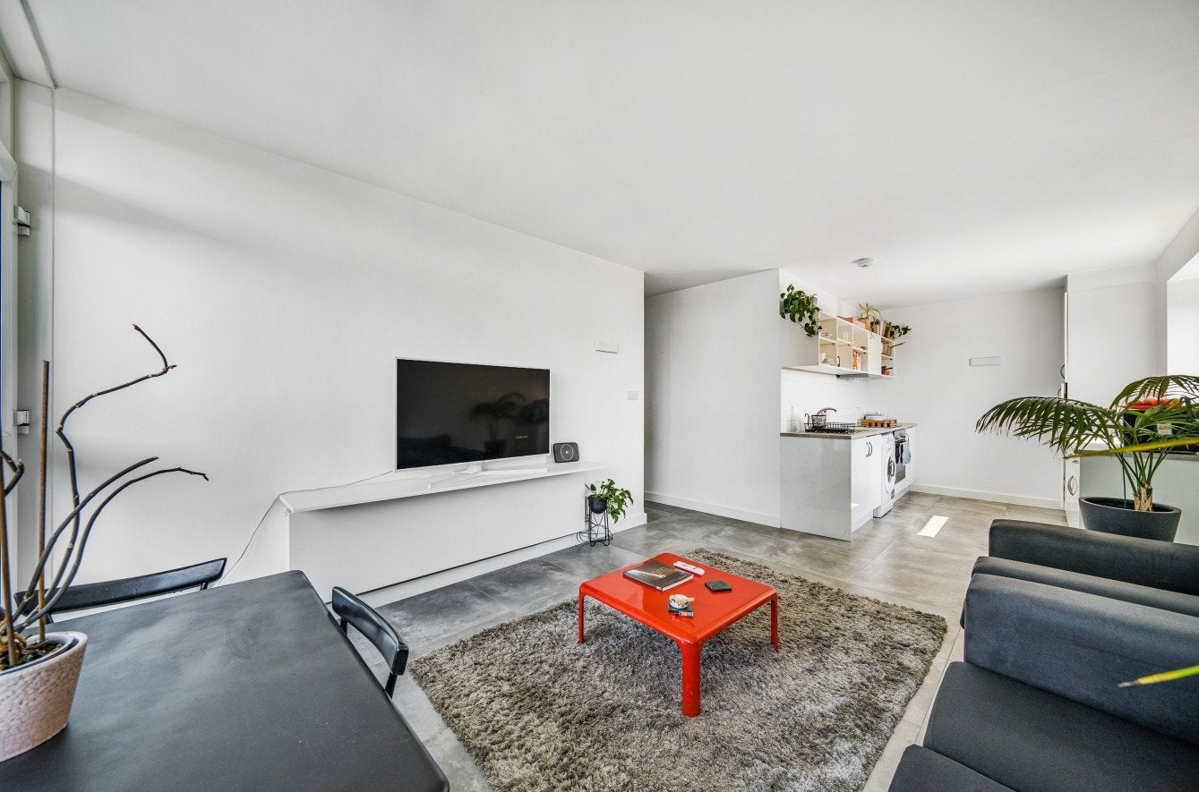 Flat Vauxhall Street in Greater London