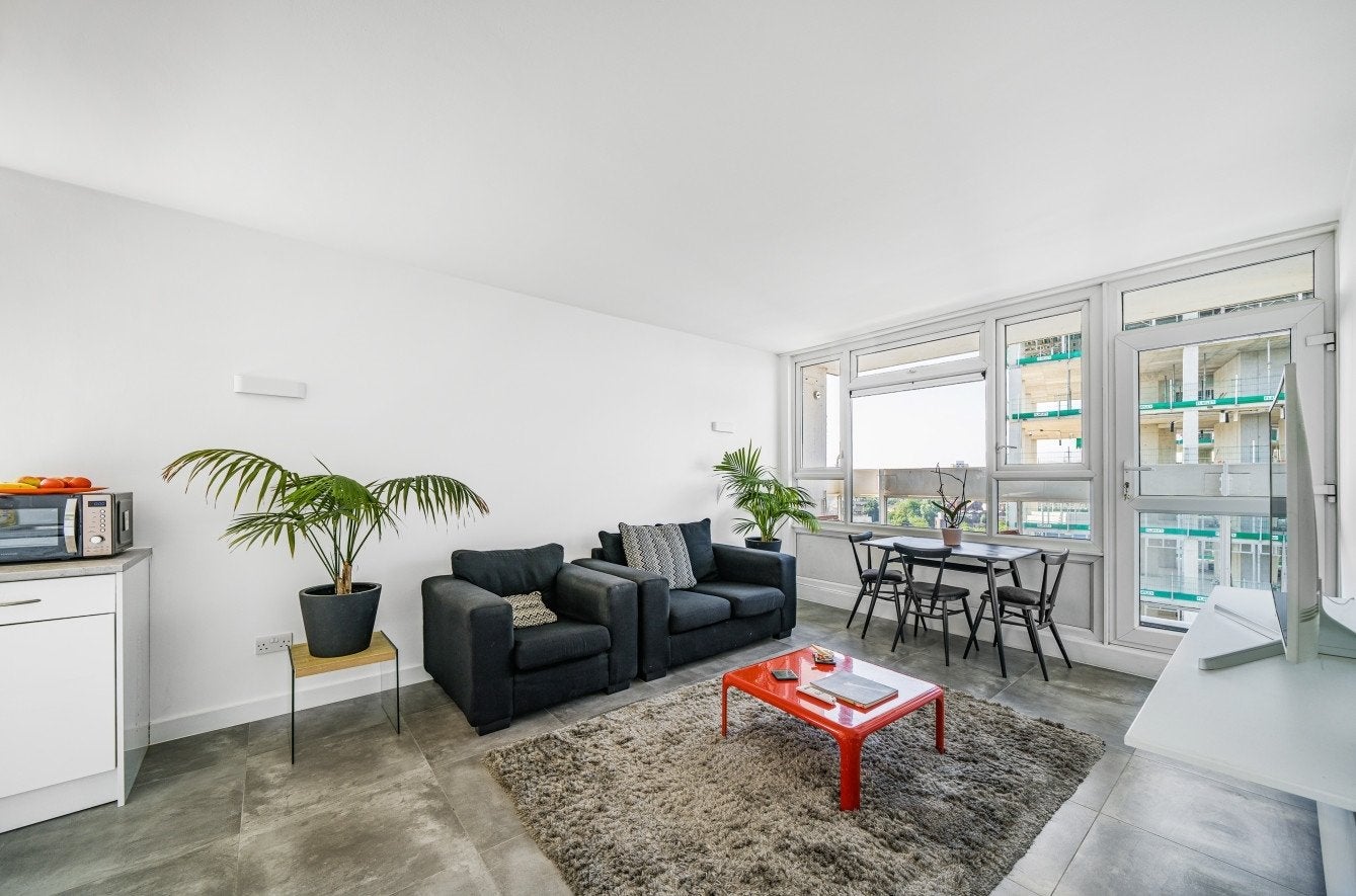 Flat Vauxhall Street in Greater London