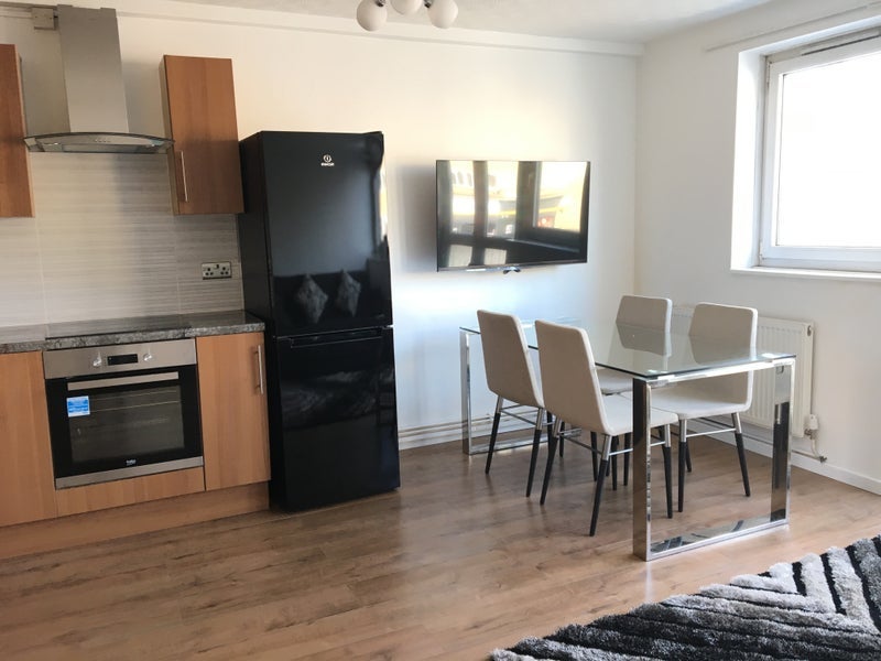 Room Southwark Park Road in Greater London