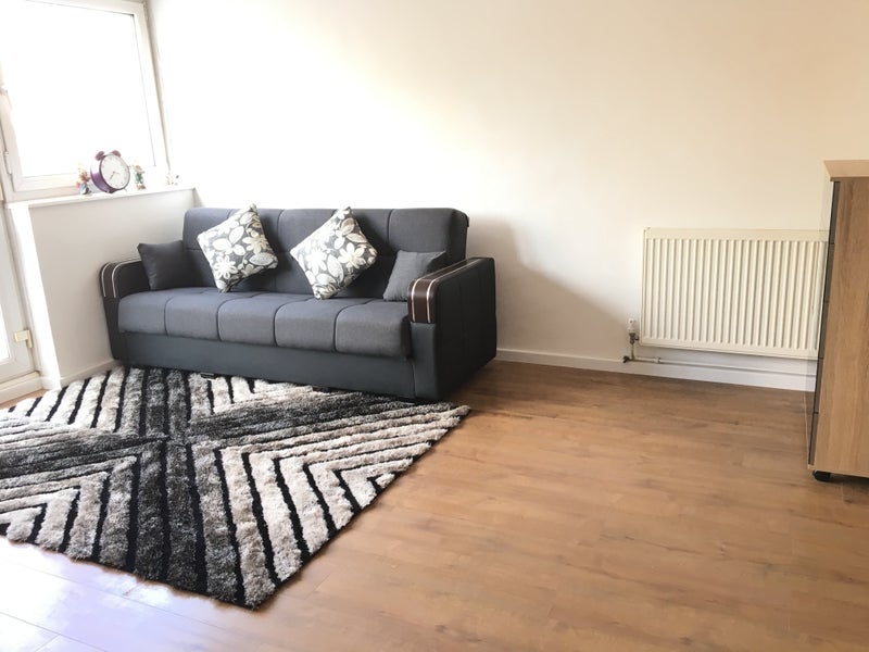 Room Southwark Park Road in Greater London