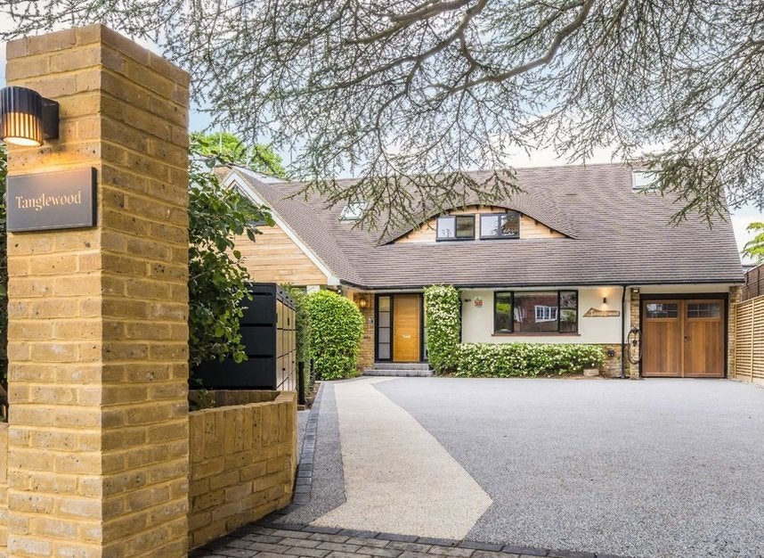 House Broadmead Close in Greater London