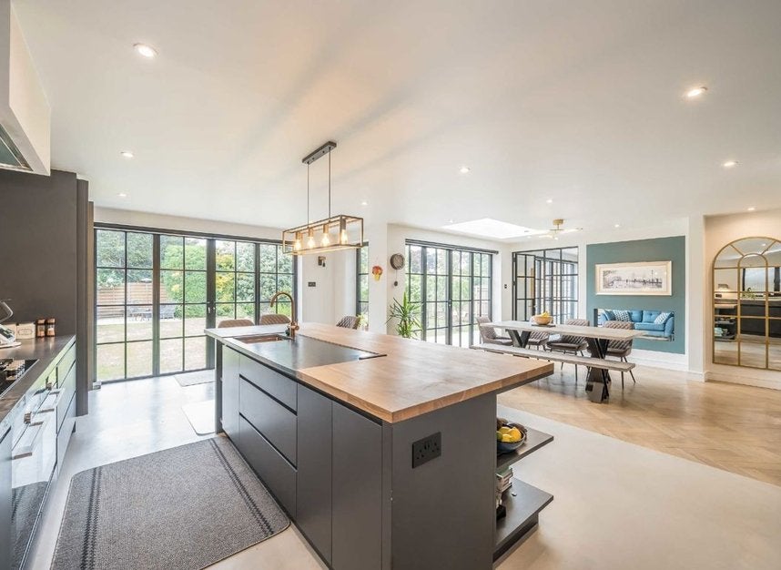 House Broadmead Close in Greater London