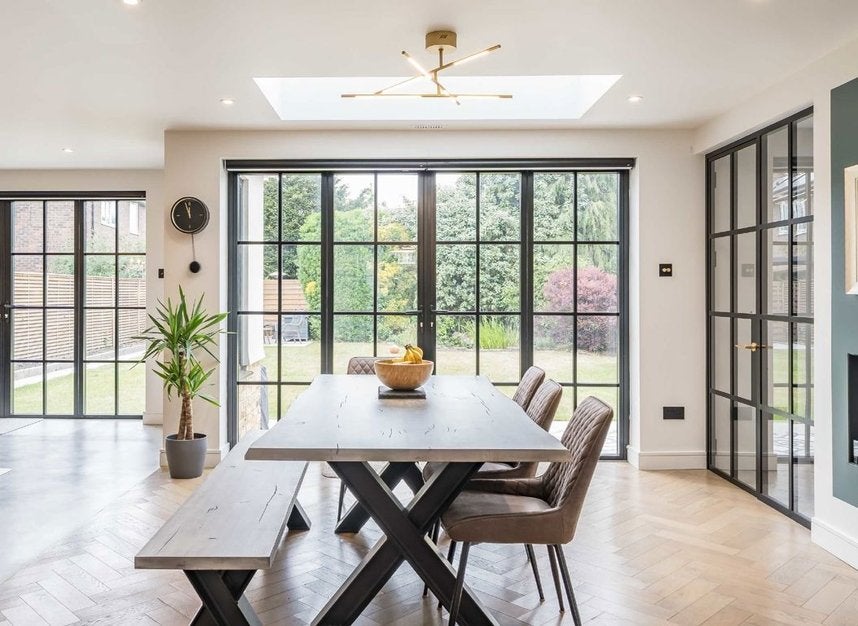 House Broadmead Close in Greater London