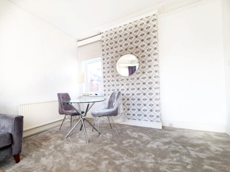 Flat Denison Road in Manchester