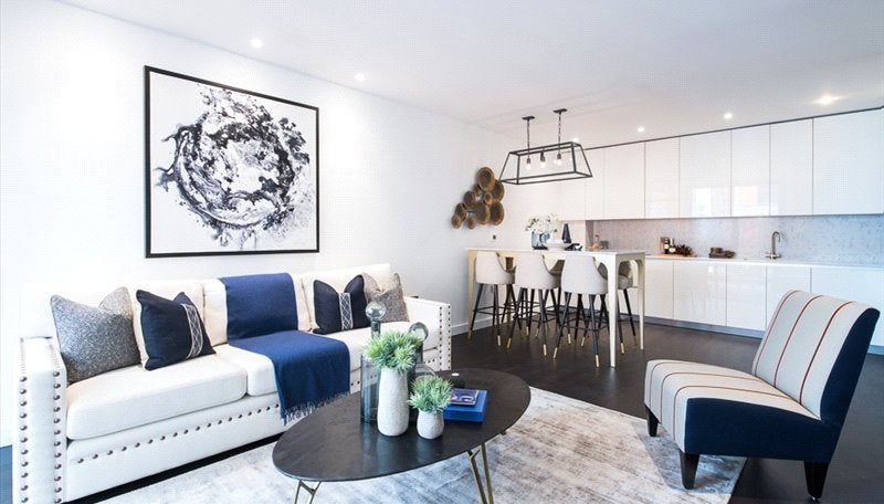 Flat Ponton Road in Greater London