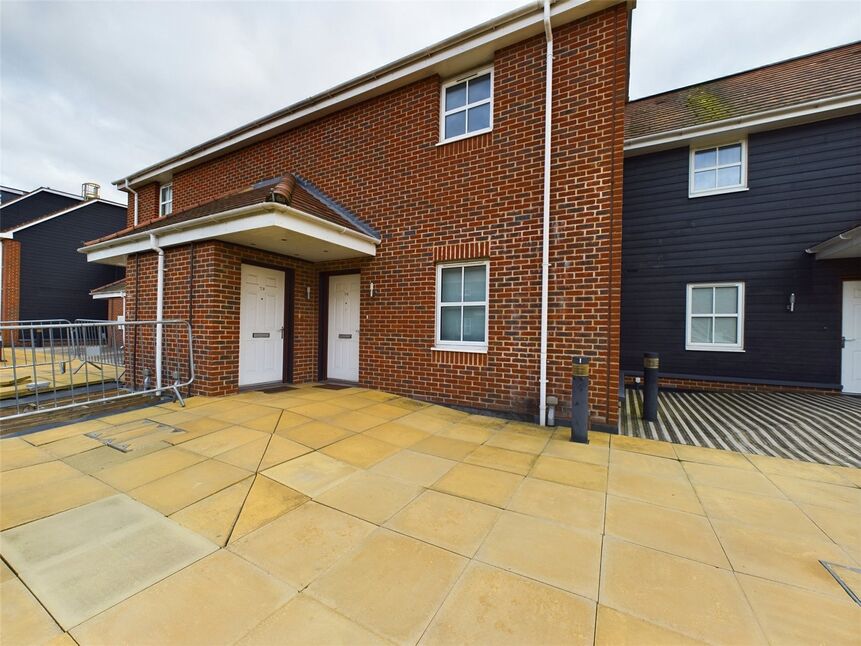 Flat Market Place in Greater London