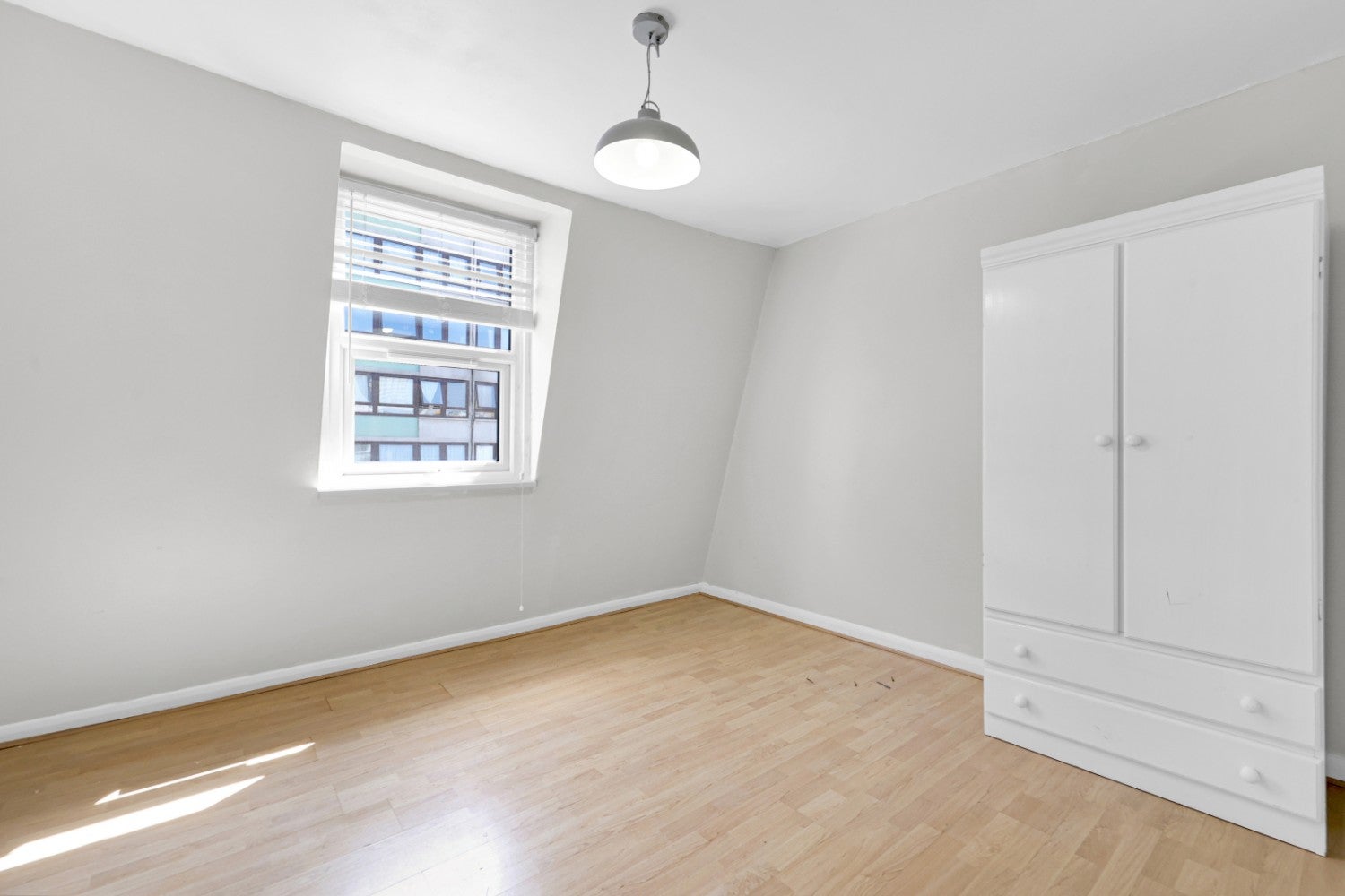 Flat Cambridge Heath Road in Greater London