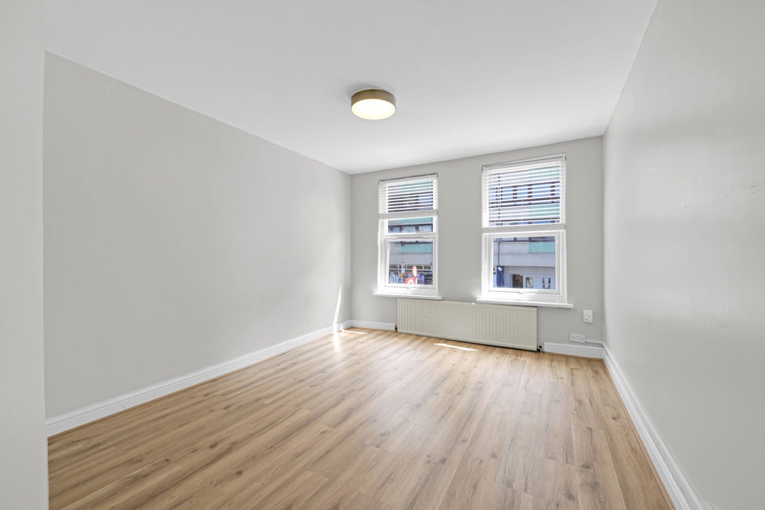 Flat Cambridge Heath Road in Greater London