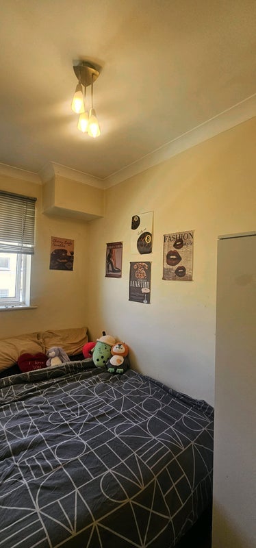 Room Narrow Street in Greater London