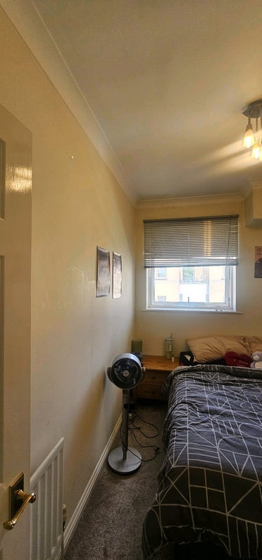 Room Narrow Street in Greater London