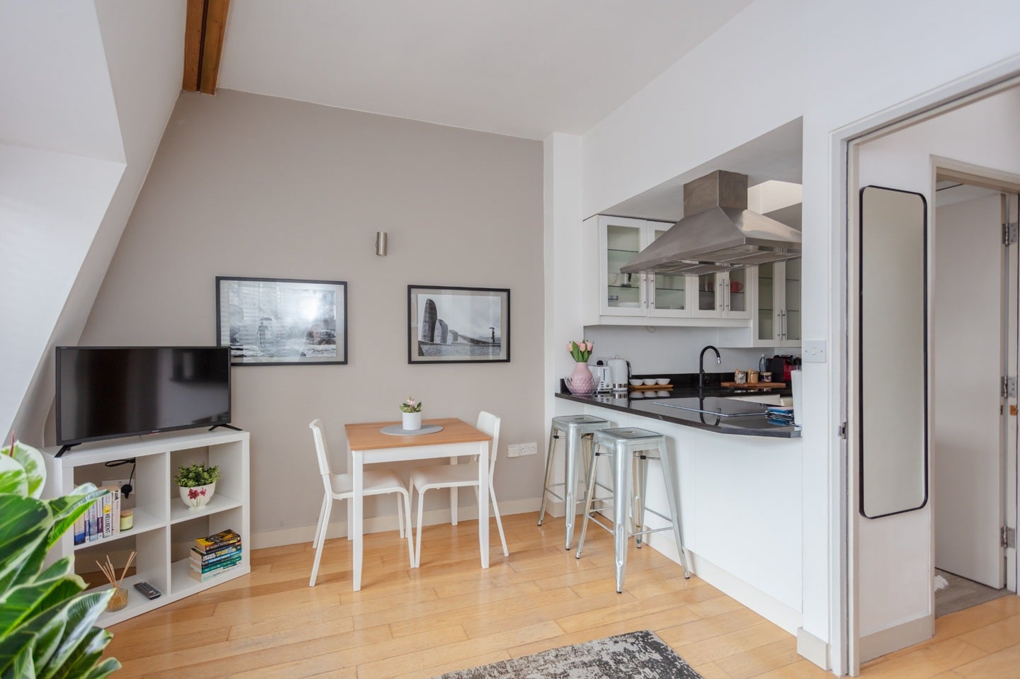 Flat Battersea Rise in Greater London