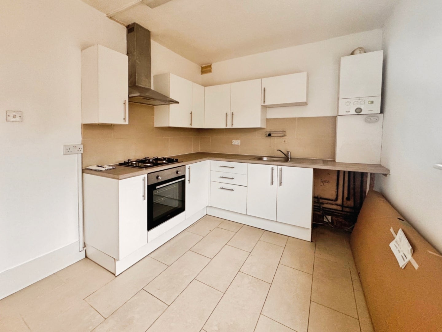 Flat Burdett Avenue in Southend-on-Sea