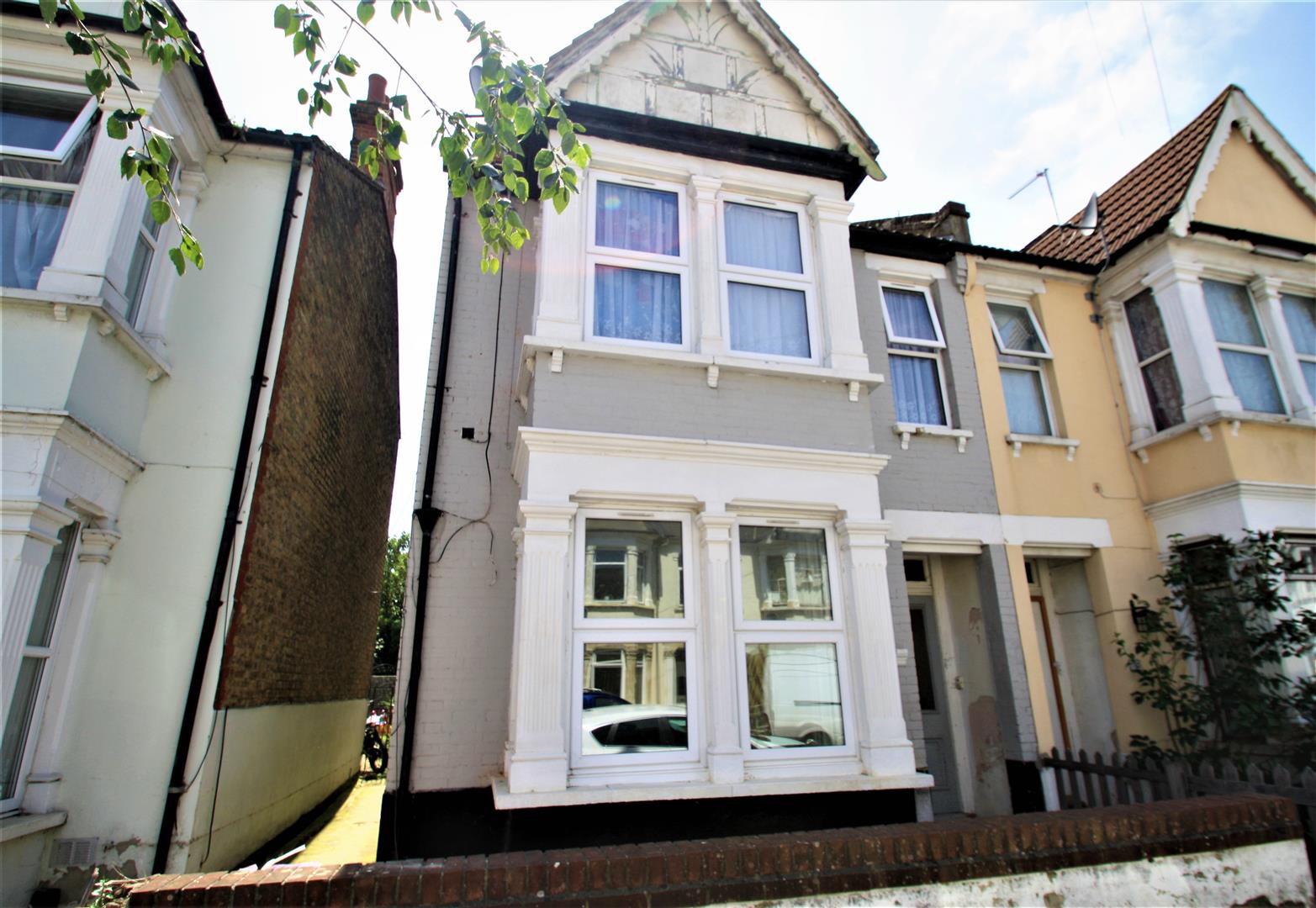 Flat Burdett Avenue in Southend-on-Sea