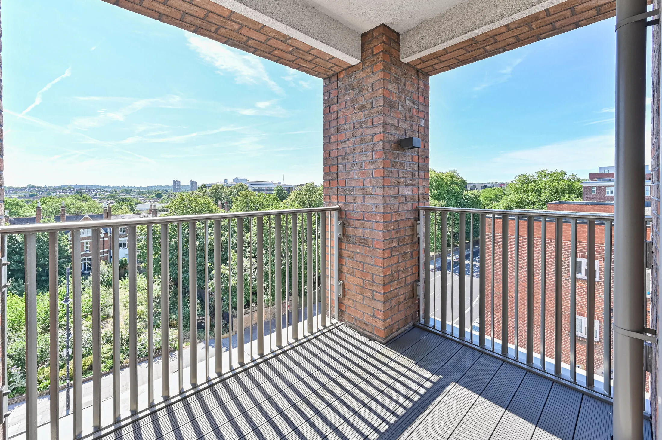 Flat Brixton Hill in Greater London