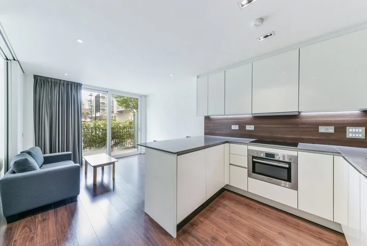 Flat Woodberry Down in Greater London