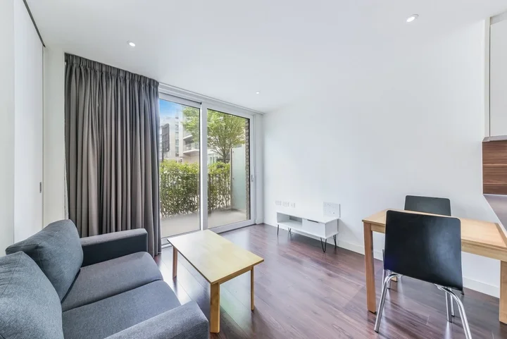 Flat Woodberry Down in Greater London