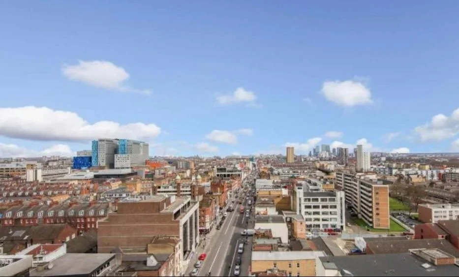 Flat Commercial Road in Greater London