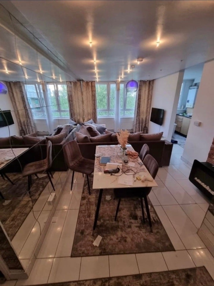 Flat Surrey Lane in Greater London
