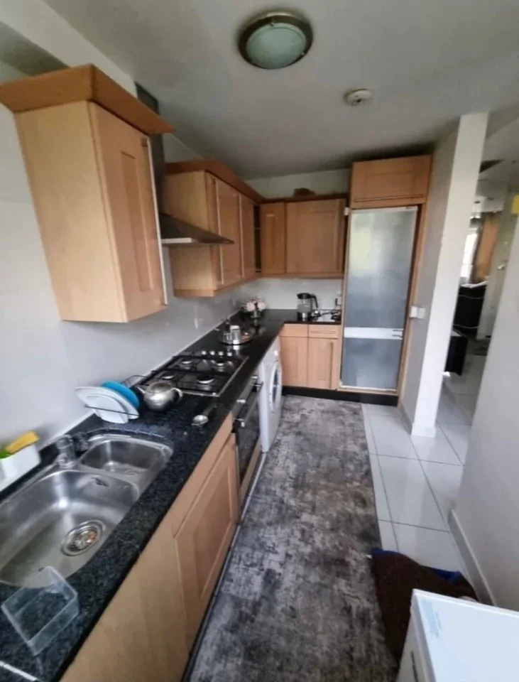 Flat Surrey Lane in Greater London