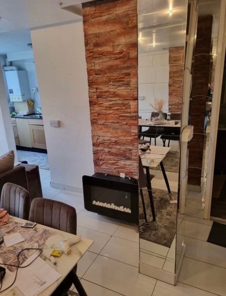 Flat Surrey Lane in Greater London