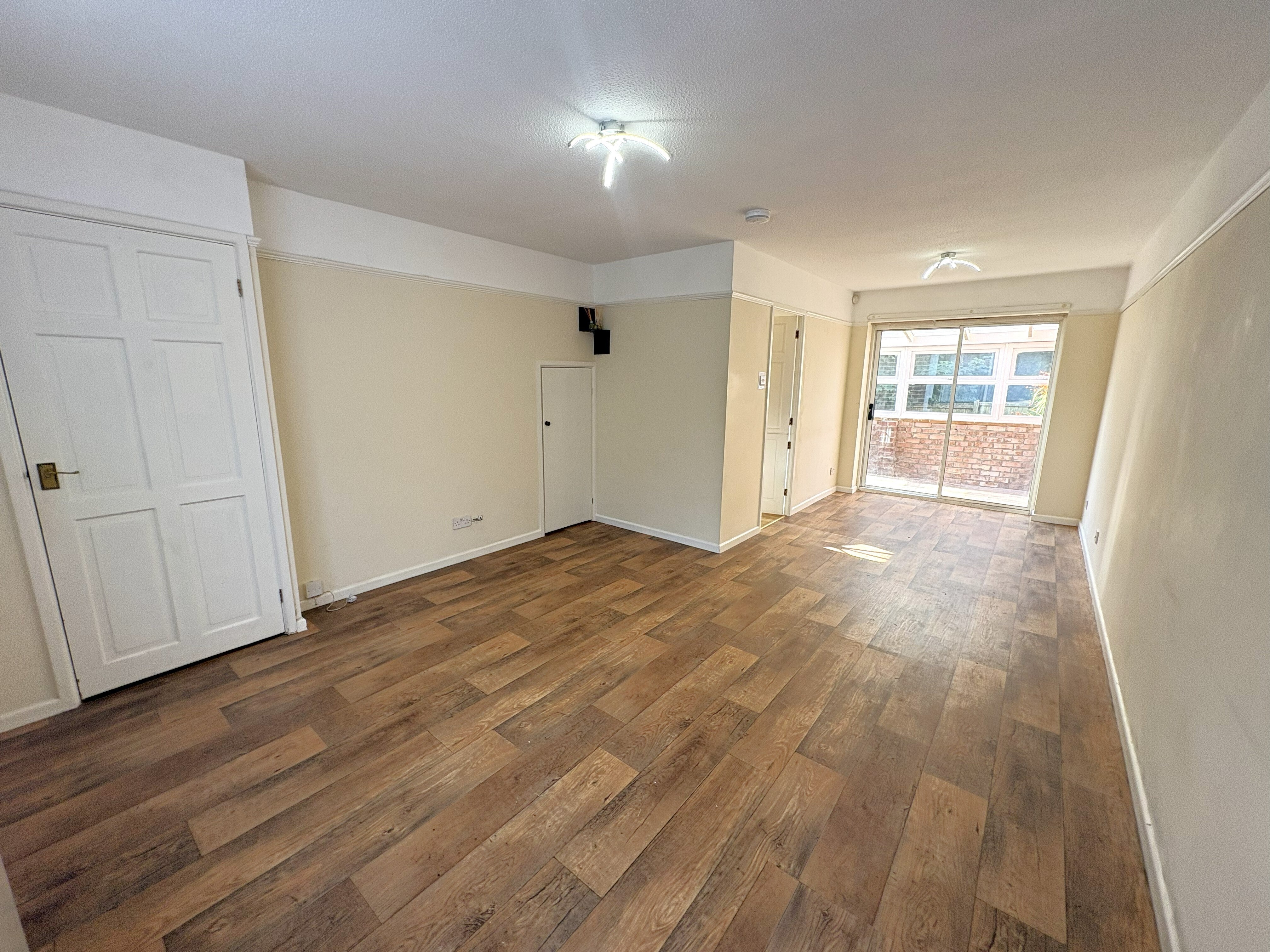 House Meadowbrook Close in Exeter