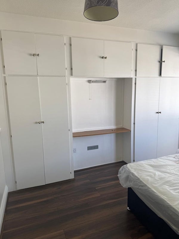 Flat Claymore Close in London