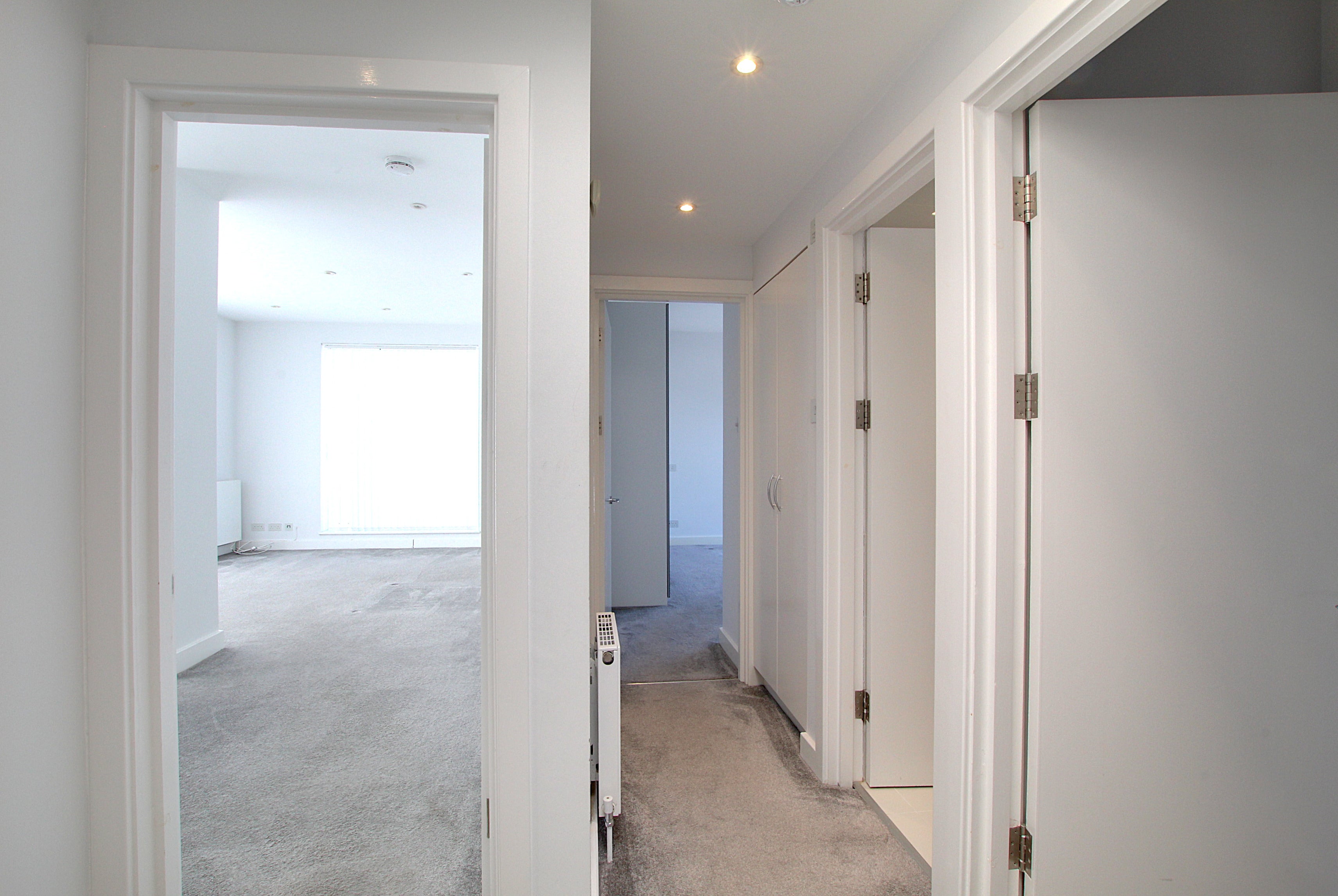 Flat Linden Gardens in Greater London