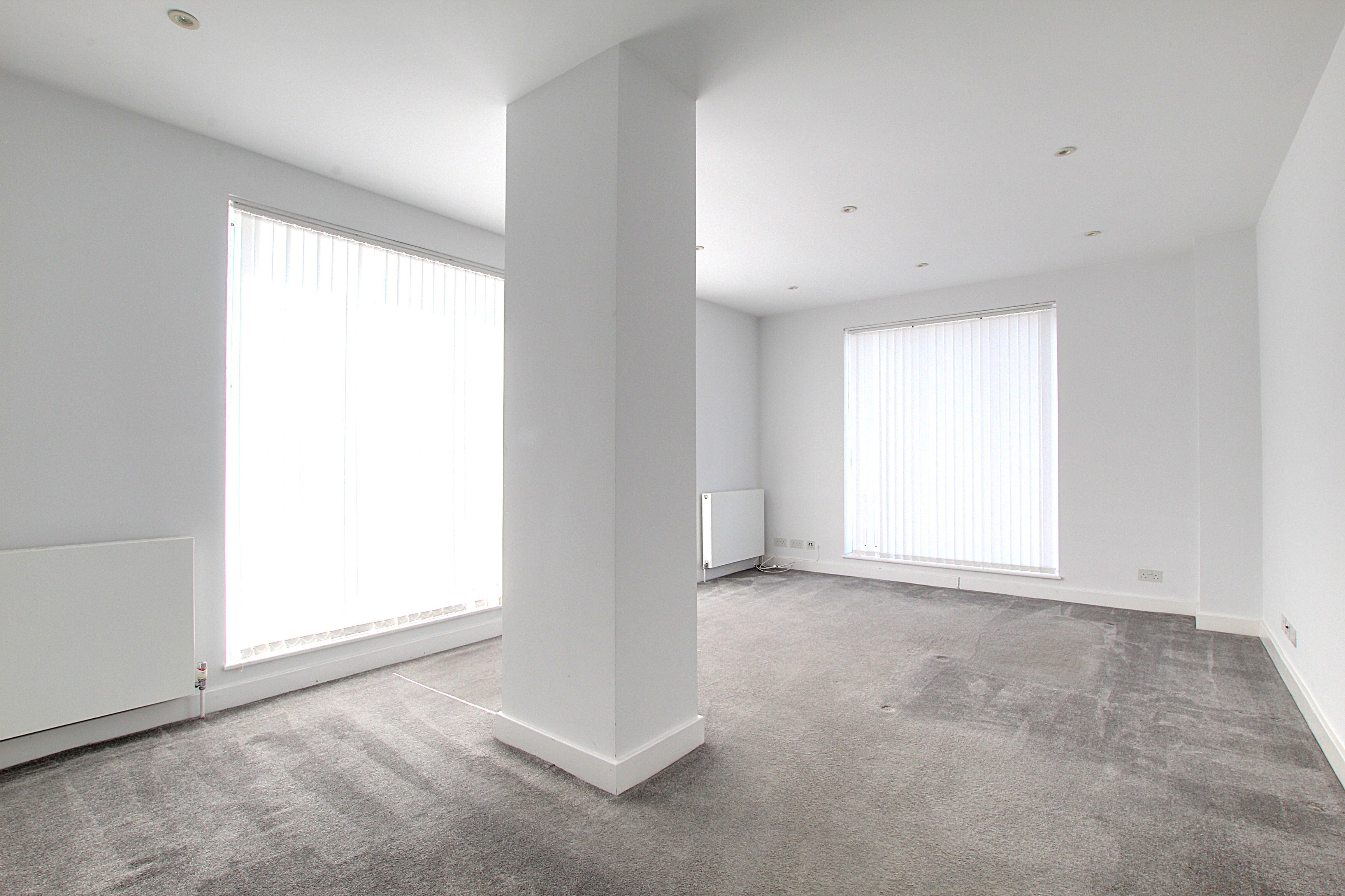 Flat Linden Gardens in Greater London