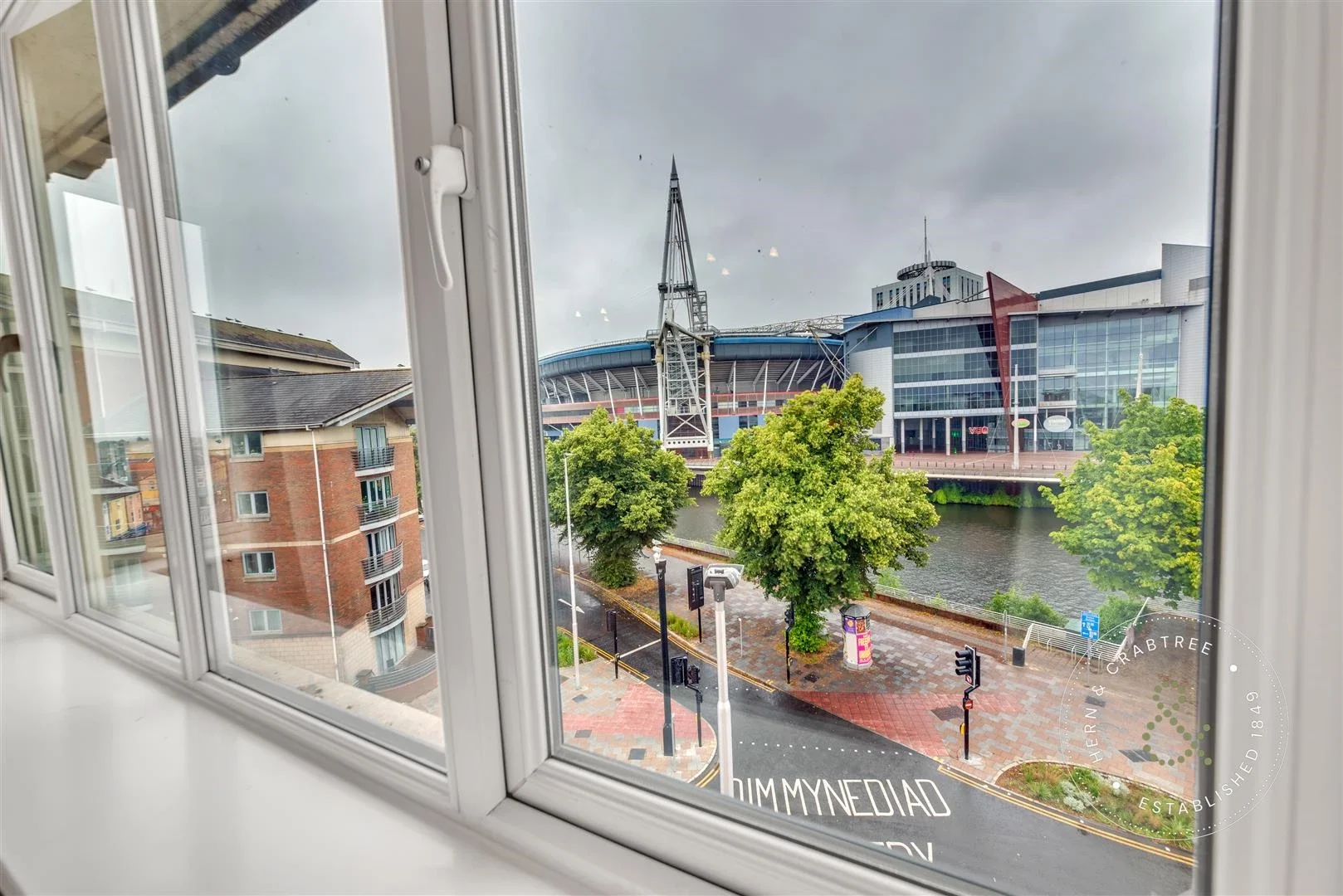 Flat Taffs Mead Embankment in Cardiff