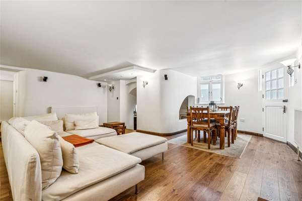 Flat Ormond Road in Greater London