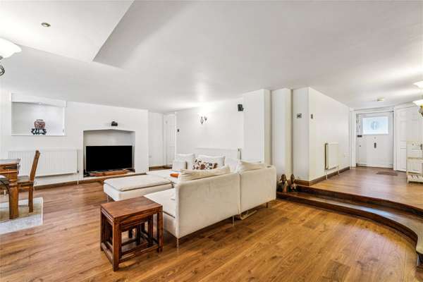 Flat Ormond Road in Greater London