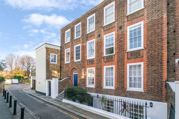 Flat Ormond Road in Greater London