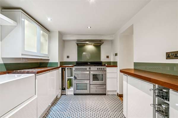 Flat Ormond Road in Greater London