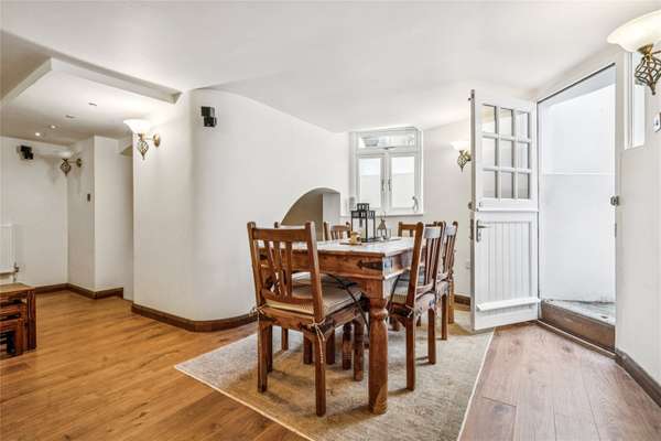 Flat Ormond Road in Greater London
