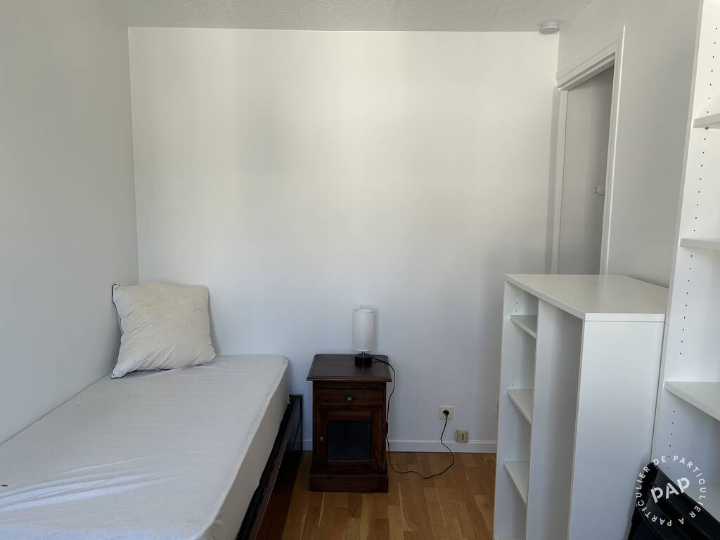 Flat Rue Rennequin in Paris